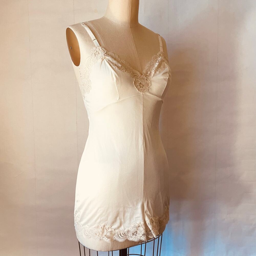 Vintage Van Raalte Teddy / Leotard / Romper / Singlet in Lace and Nylon Sz 32 /S